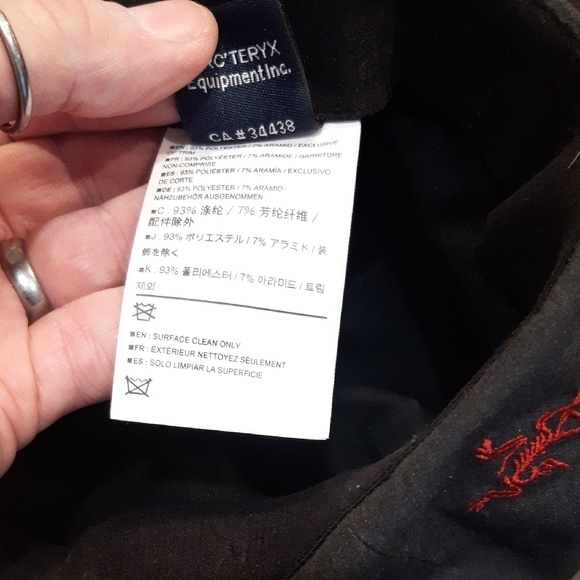 Arc'teryx Charcoal Gray/(Carbon Copy) Quanta Hat with Red Logo - Picture 5 of 7